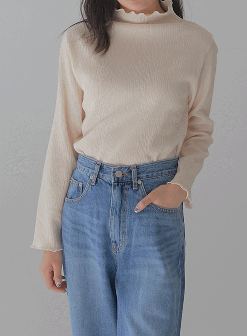 Wave Trim Half-Turtleneck Long Sleeve Tee
