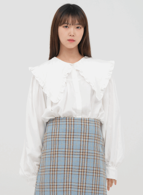 Blouse with Romantic Big Collar