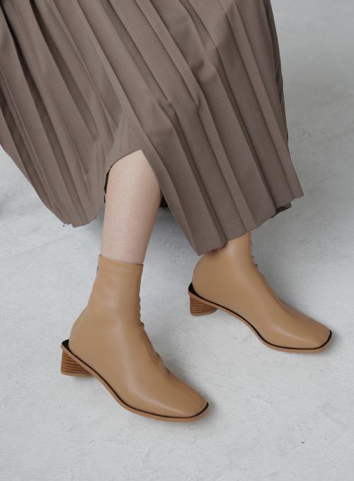 Wood Heel Detail Flexible Boots
