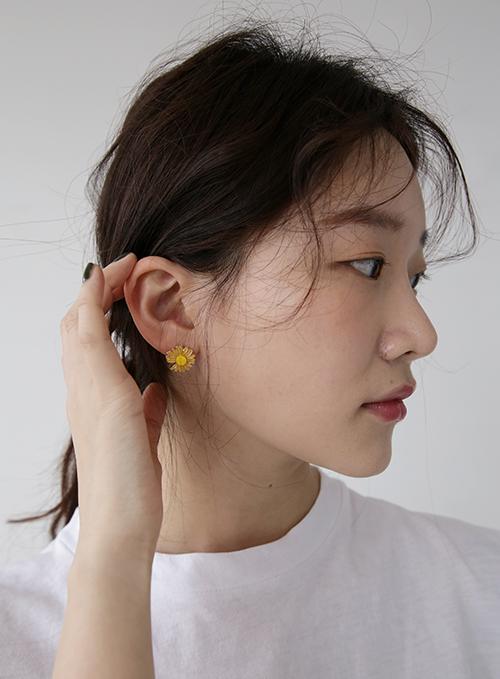 Flower Color Point Earrings