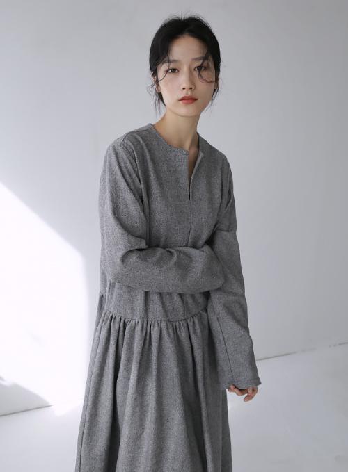 Wool Neck Cut-Off Shirring Dress