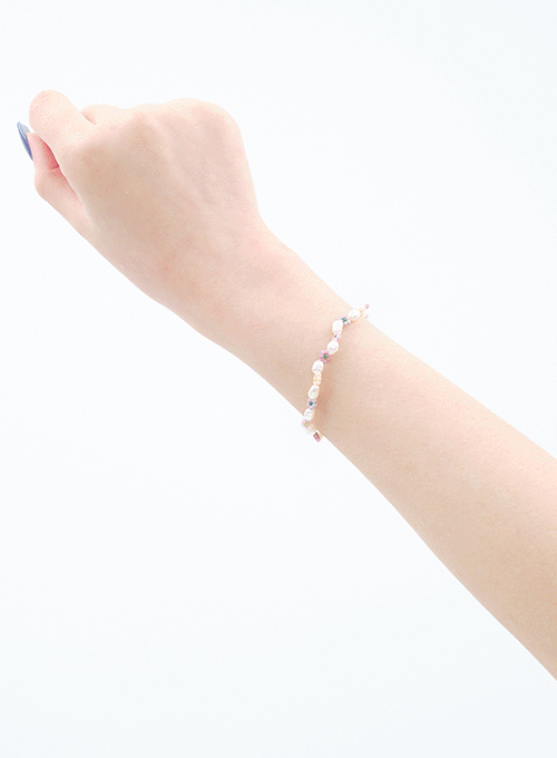 Mini Pearl and Flower Detail Bracelet BM04