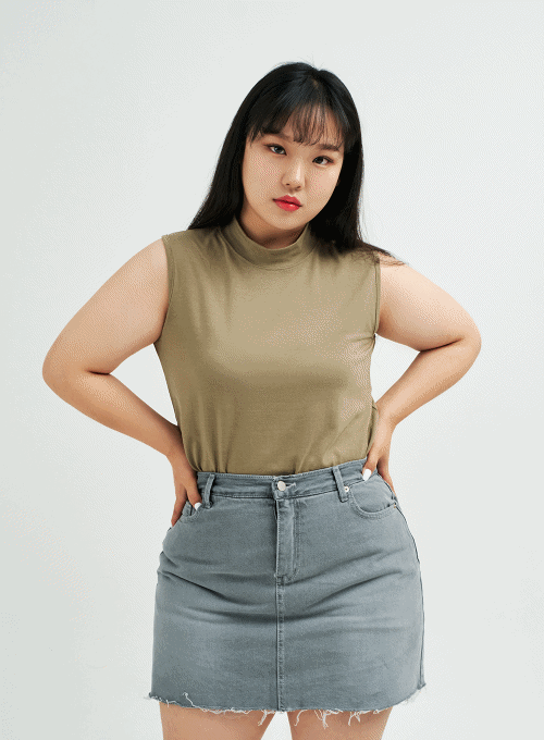 Plus Turtleneck Sleeveless Top IY24