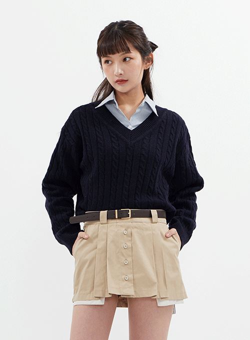 Cable Knit V Neck Knit with Open Back C7102