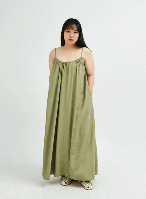 Plus Pleated Wide Sleeveless Maxi Dress iY24