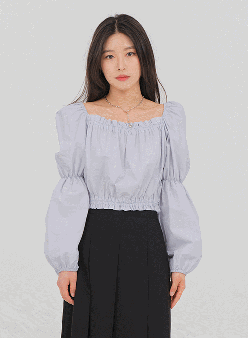 Puff Sleeved Cropped Blouse M5