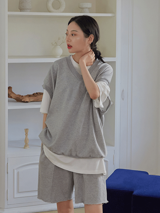 Relaxed Fit V Neck Vest CM02