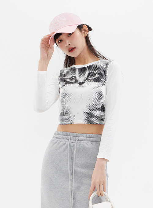 Cropped Long Sleeve T Shirt with Graphic Print CM3