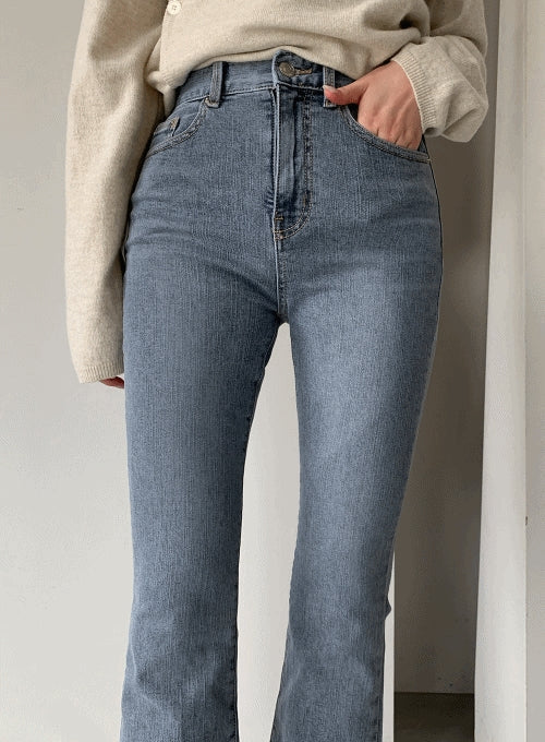 Bootcut Light Blue Jeans 