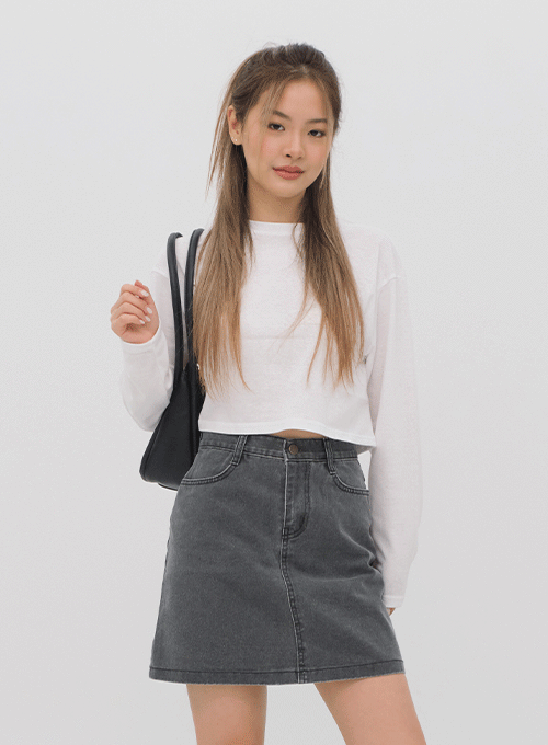 Essential Long Sleeve Crop T Shirt M4