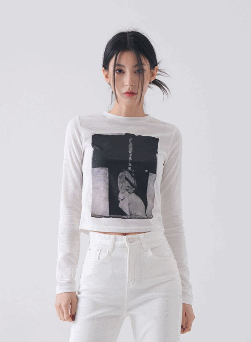Long Sleeve Cropped T Shirt with Graphic Print CM7