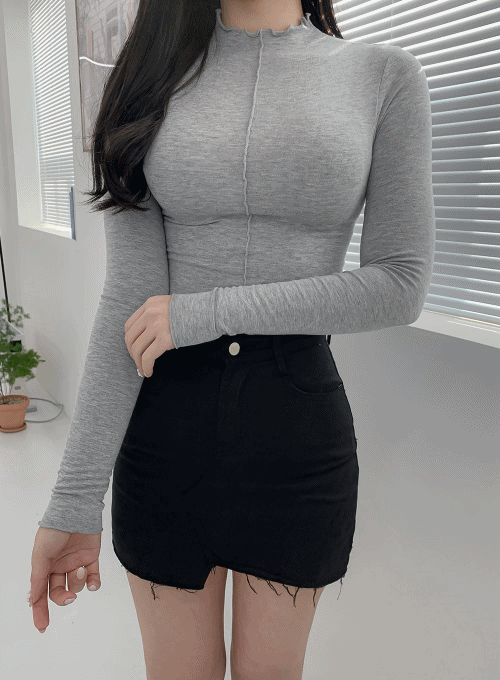 Half Turtleneck Cropped T Shirt IM20