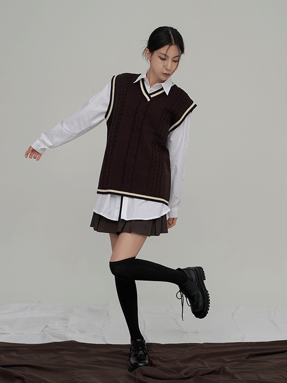 Loose Fit Cable Knit Vest F14