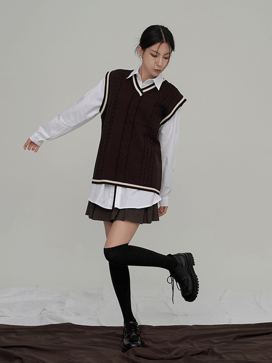 Loose Fit Cable Knit Vest F14