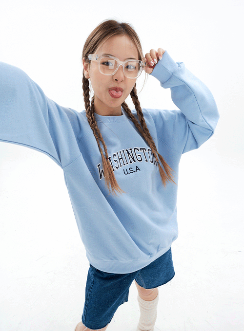 Sweatshirt with Graphic Print CM18