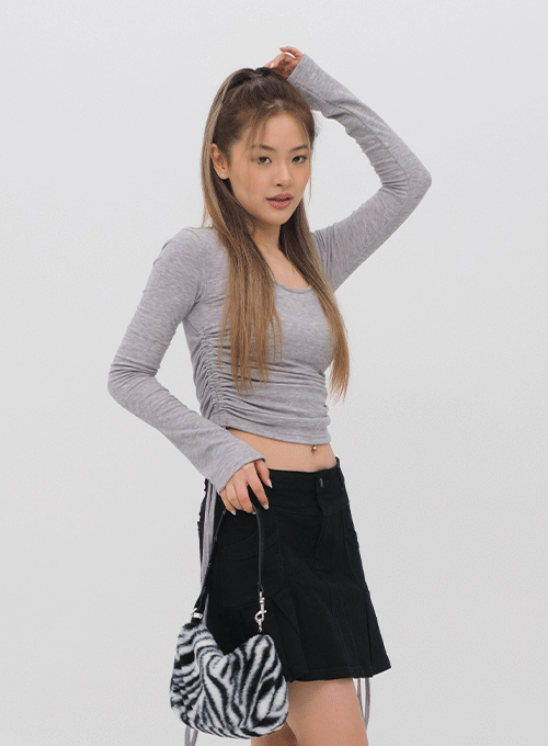Scoop Neck Crop Long Sleeve T Shirt with Shirring Detail M4